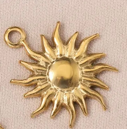 18k Gold Sun Charm